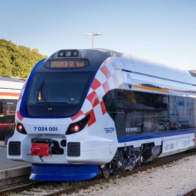 U promet uveden elektro-dizelski vlak na relaciji Split - Zagreb