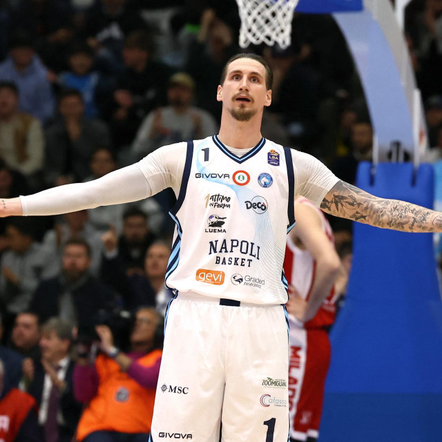 Možda i najbolje u karijeri je Tomislav Zubčić igrao za Napoli, temperamentni navijači s juga Italije su ga obožavali