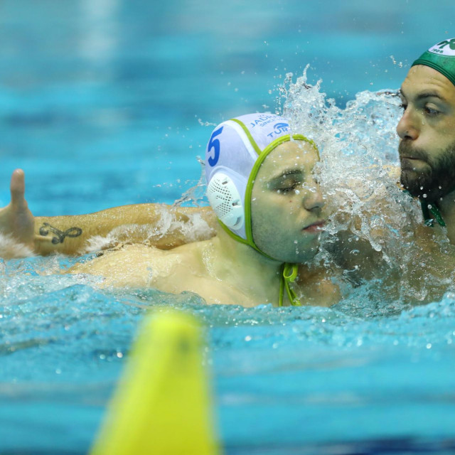 Zvonimir Butić i Konstantinos Gkiouvetsis s utakmice Jadran - Panathinaikos u ožujku ove godine