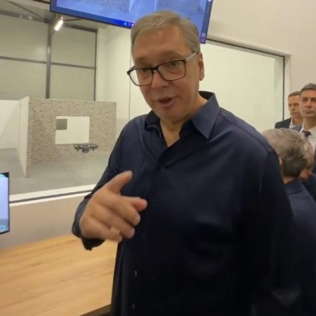 Aleksandar Vučić u tvornici dronova