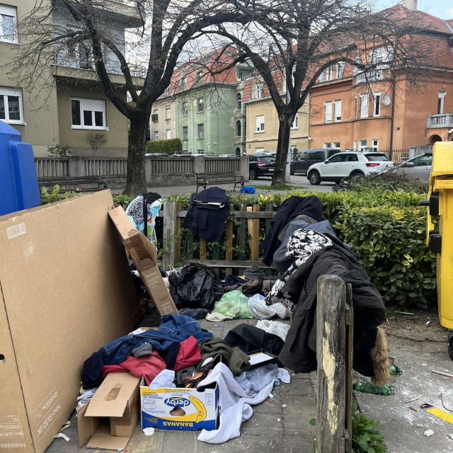 Otpad na Trgu Vlaha Bukovca u Maksimiru