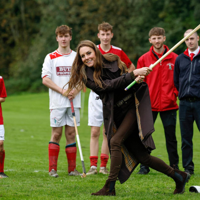 Britain‘s Catherine (C), Princess of Wales, participates in the sport on the pitch, while visiting Bute Shinty Club in Rothesay, in the Isle of Bute, Scotland, on September 17, 2026. (Photo by Jeff J Mitchell/POOL/AFP)
