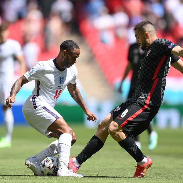 Raheem Sterling i Mateo Kovačić u dvoboju Engleske i Hrvatske 