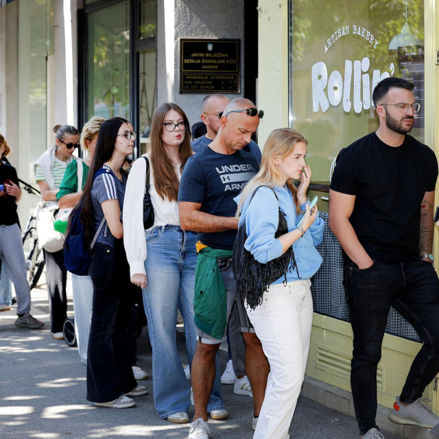 Trenutno najduži red u gradu, za pekarnicu Rollin‘ s rolicama koje su hit u Zagrebu

 