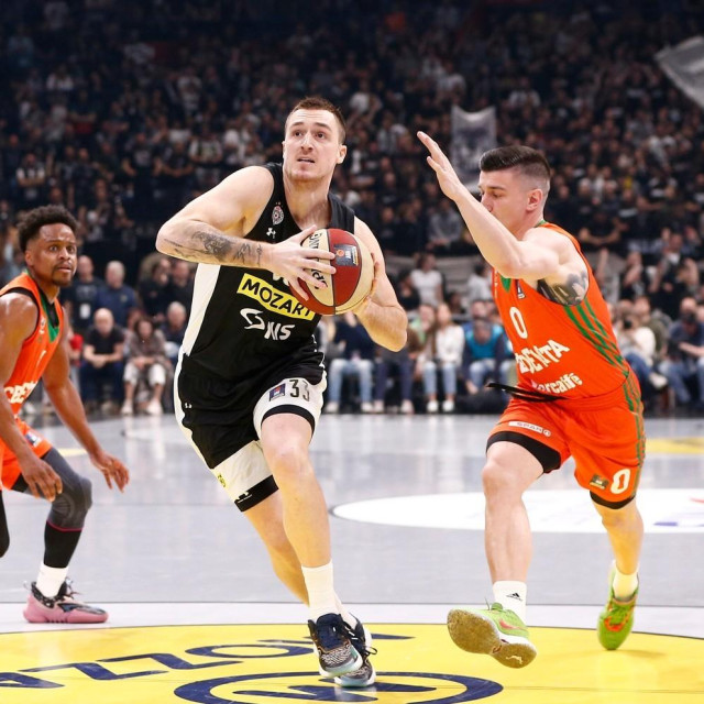 Matic Rebec u dresu Cedevita Olimpije (desno)