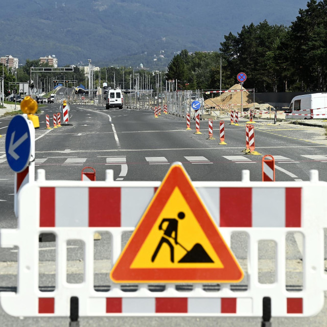 Radovi na proširenju i rekonstrukciji Sarajevske ceste i izgradnji tramvajske pruge
 