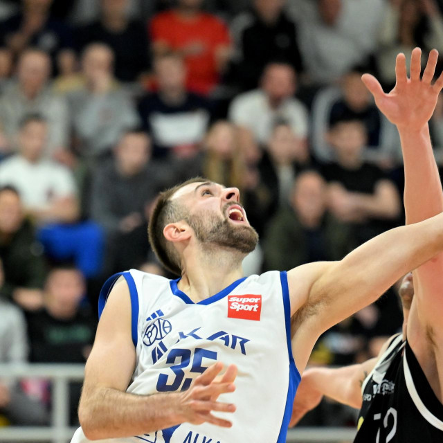 Kapetan Alkara Mirko Jukić je tricom prelomio pitanje pobjednika i odveo Sinjane u ENBL