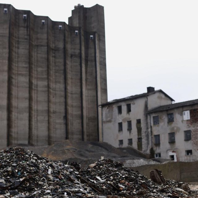 Silos iz Gospića - središte afere ilegalno zbrinutog otpada