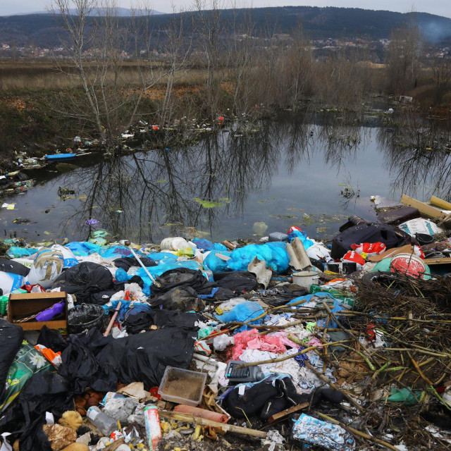 Ilegalni deponij otpada u Prološkom polju