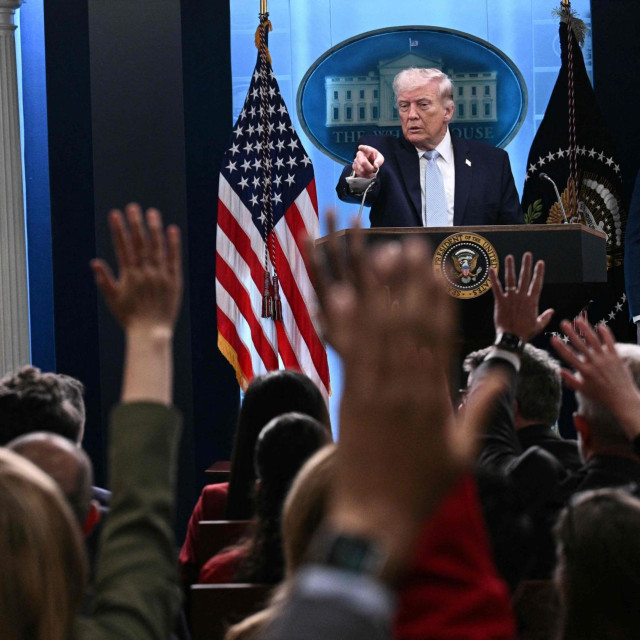 Donald Trump i novinari u Bijeloj kući