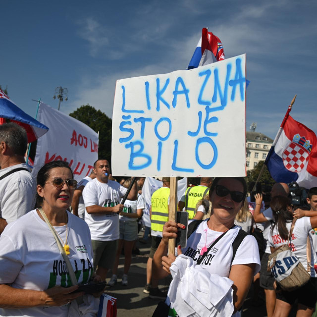 Detalj s prosvjeda ‘Hodaj za Liku, hodaj za Hrvatsku‘