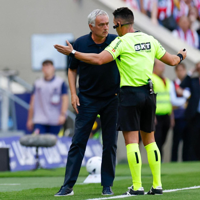 Sudac Miguel Angel Ortiz Arias i Jose Mourinho