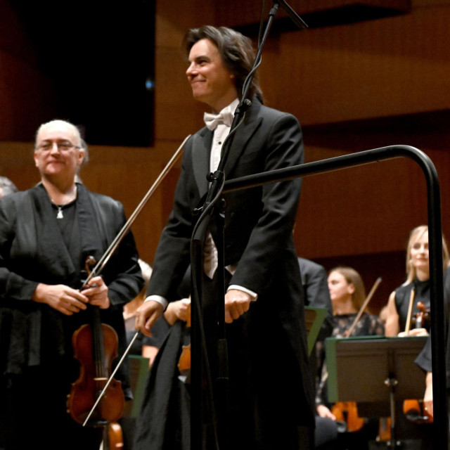 Svečano otvorenje sezone i prigodni domjenak s pretplatnicima, članovima Zagrebačke filharmonije i šefom dirigentom