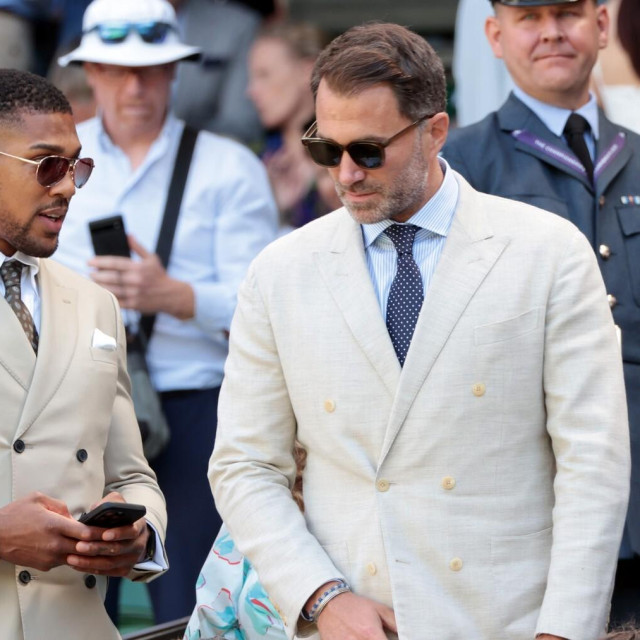 Anthony Joshua (lijevo) i Eddie Hearn (desno)
