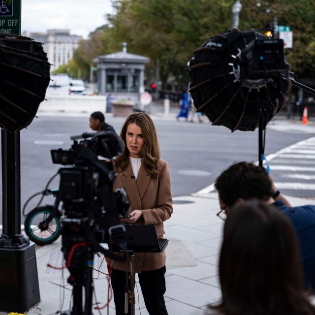 Julia Benbrook, dopisnica CNN-a ispred Bijele kuće