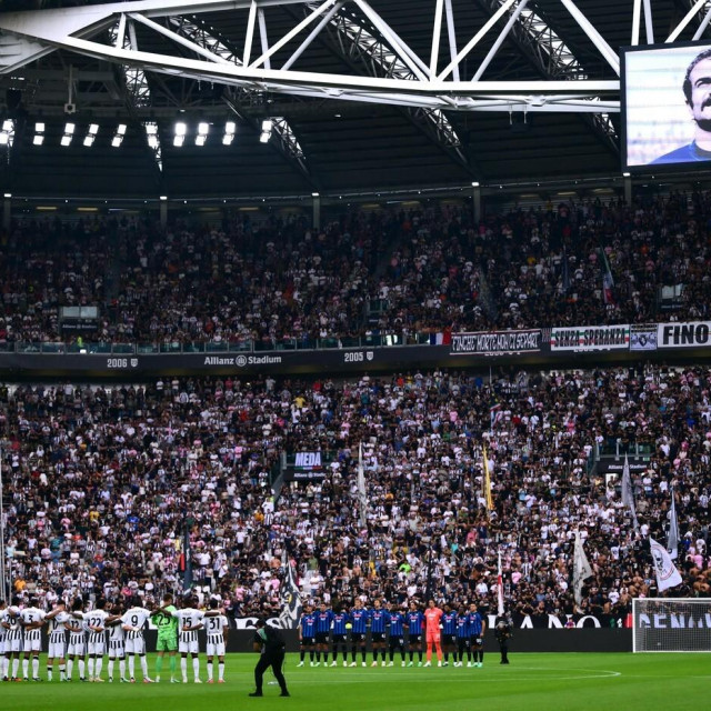 Dio navijača Juventusa okrenuo je leđa tijekom minute šutnje Sandru Mazzoli