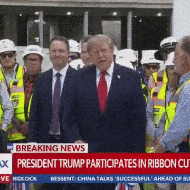Prijenos Trumpovog rezanja vrpce na Newsmaxu