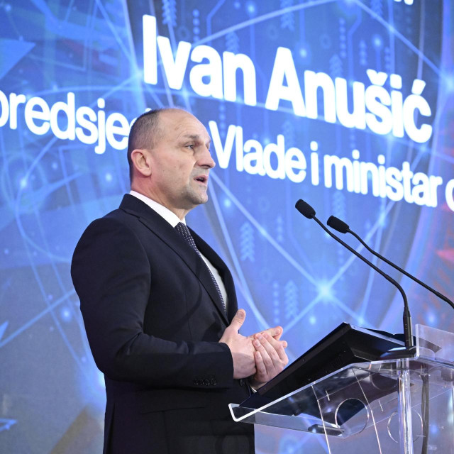 Potpredsjednik Vlade i ministar obrane Ivan Anušić

Na fotografiji: Konferencija Obrambena industrija Hrvatske 2025. u organizaciji Jutarnjeg lista