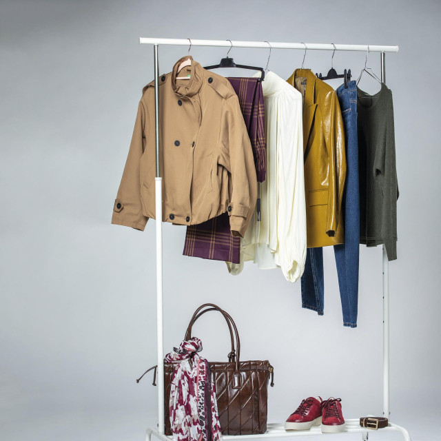 Kratki baloner, United Colors of Benetton, 109 €; Hlače, Nama, 155 €; Košulja, Sisley, 48 €; Sako, Sisley, 189 €; Traperice, Benetton Aria, 62,95 €; Vesta, Centra, 54,99 €; Šal, Gerry Weber, 59,99 €; Torba, Image Haddad, 59,90 €; Tenisice Tosca Blu, 199 €; Remen, Centra, 10,99 €