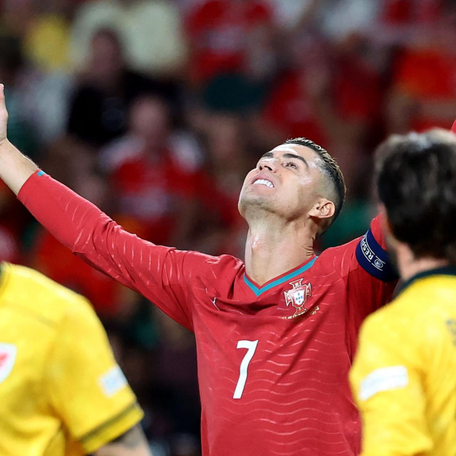 Cristiano Rondaldo je promašio nemoguću priliku protiv Walesa.
