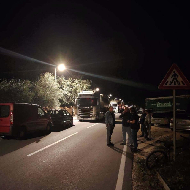 Mještani blokirali cestu prema cementari u Koromačnom