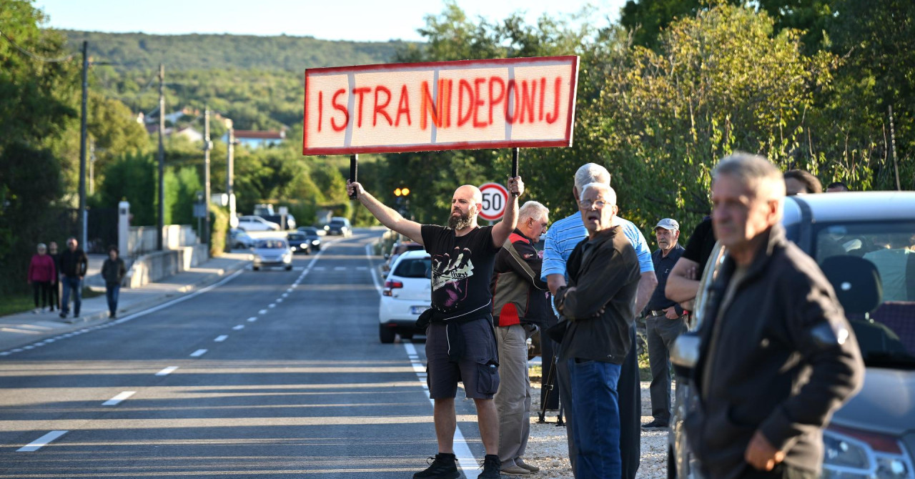Prosvjednici stali na cestu, nije prošao nijedan kamion: ‘Imamo informaciju što radi policija‘