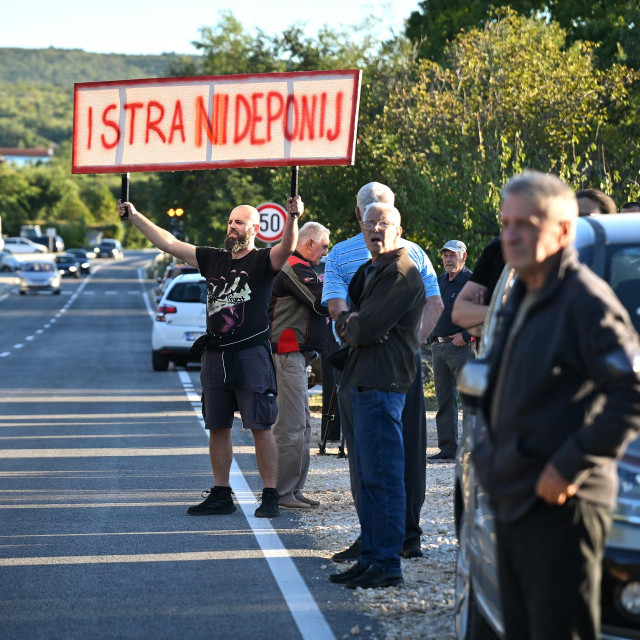 Akcija blokade ceste prema cementari Koromačno