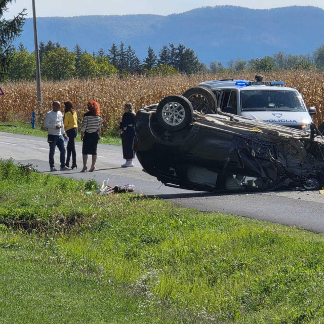 U nesreći su sudjelovali osobni automobil i motocikl