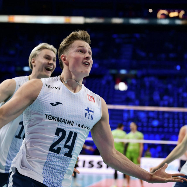Nooa Marttila i Luka Marttila slave nakon pobjede u utakmici za brončanu medalju na CEV Europskom prvenstvu u odbojci 2026. između Finske i Slovenije