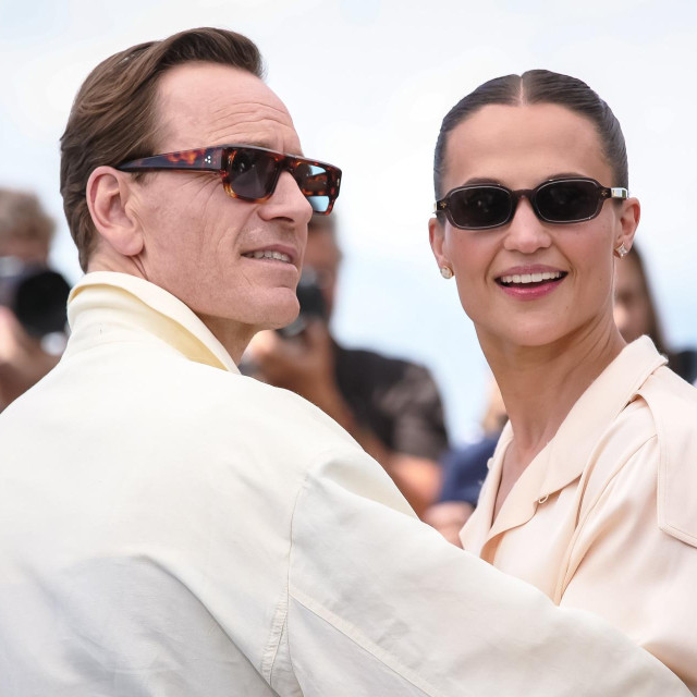 Michael Fassbender i Alicia Vikander. Pravo je čudo što su toliko čekali, danas imaju dvoje djece, ali se razmjerno rijetko viđaju zbog prezauzetosti. 