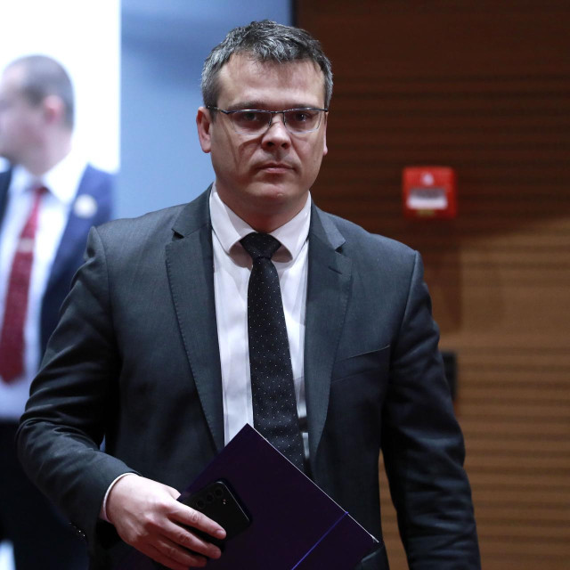 Ivica Mesić

 