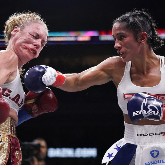 Heather Hardy (lijevo) vs, Amanda Serrano (desno)
