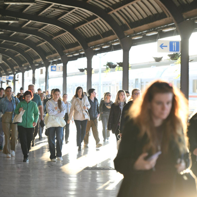 Gužve na Glavnom kolodvoru zbog pojačanog korištenja vlakova