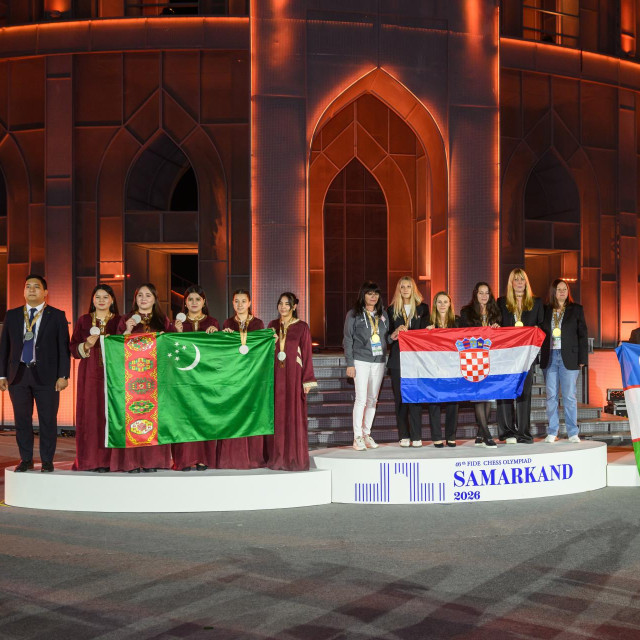 Postolje skupine B u Samarkandu
