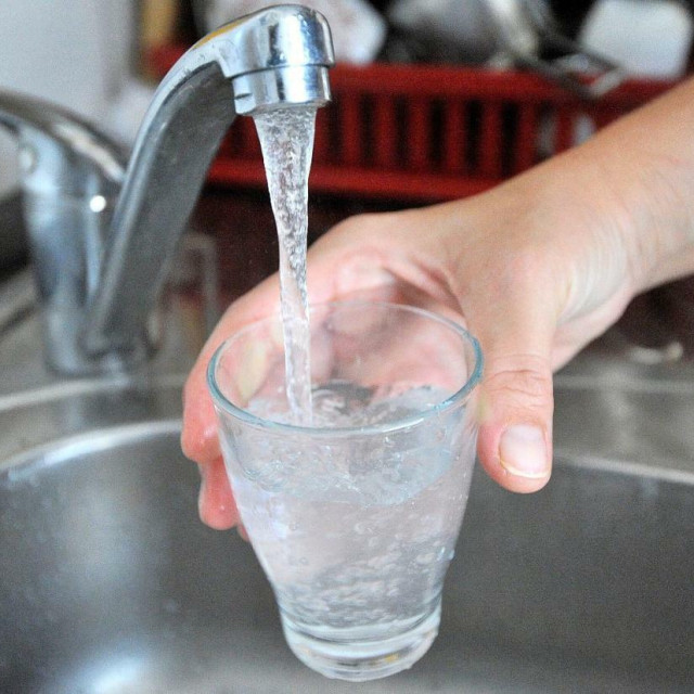 Uzorci vode s Brača i Hvara završili u njemačkom laboratoriju. Jedan rezultat zabrinuo je građane