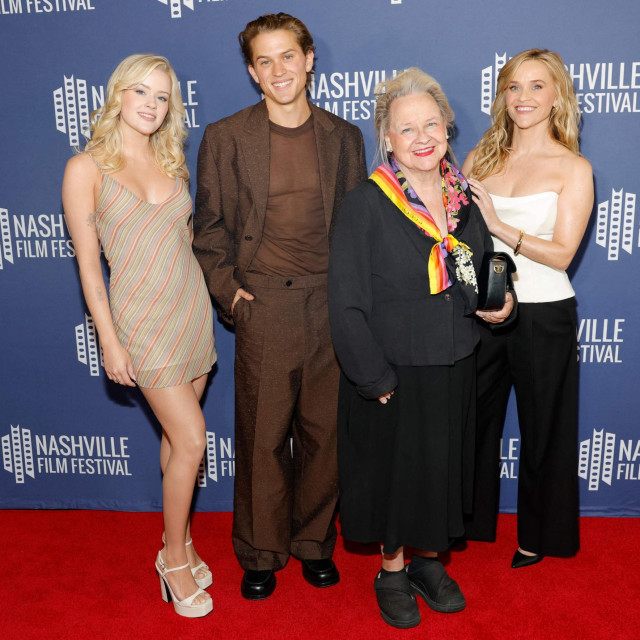 Ava Elizabeth Phillippe, Deacon Phillippe, Betty Reese i Reese Witherspoon