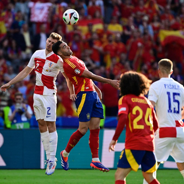 Mikel Merino i Josip Stanišić na utakmici Španjolske i Hrvatske na Europskom prvenstvu 2024.