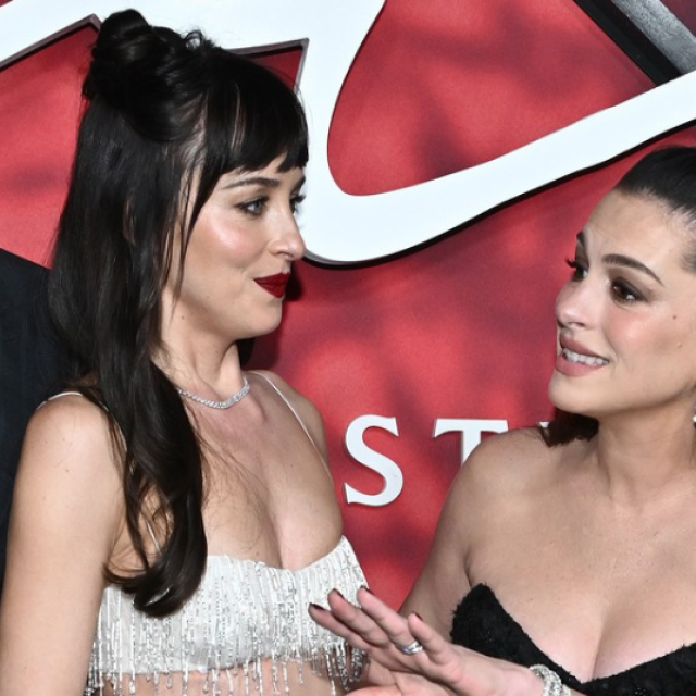 Dakota Johnson i Anne Hathaway