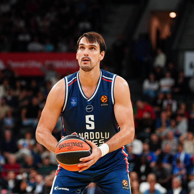 Dario Šarić na utakmici protiv Real Madrida