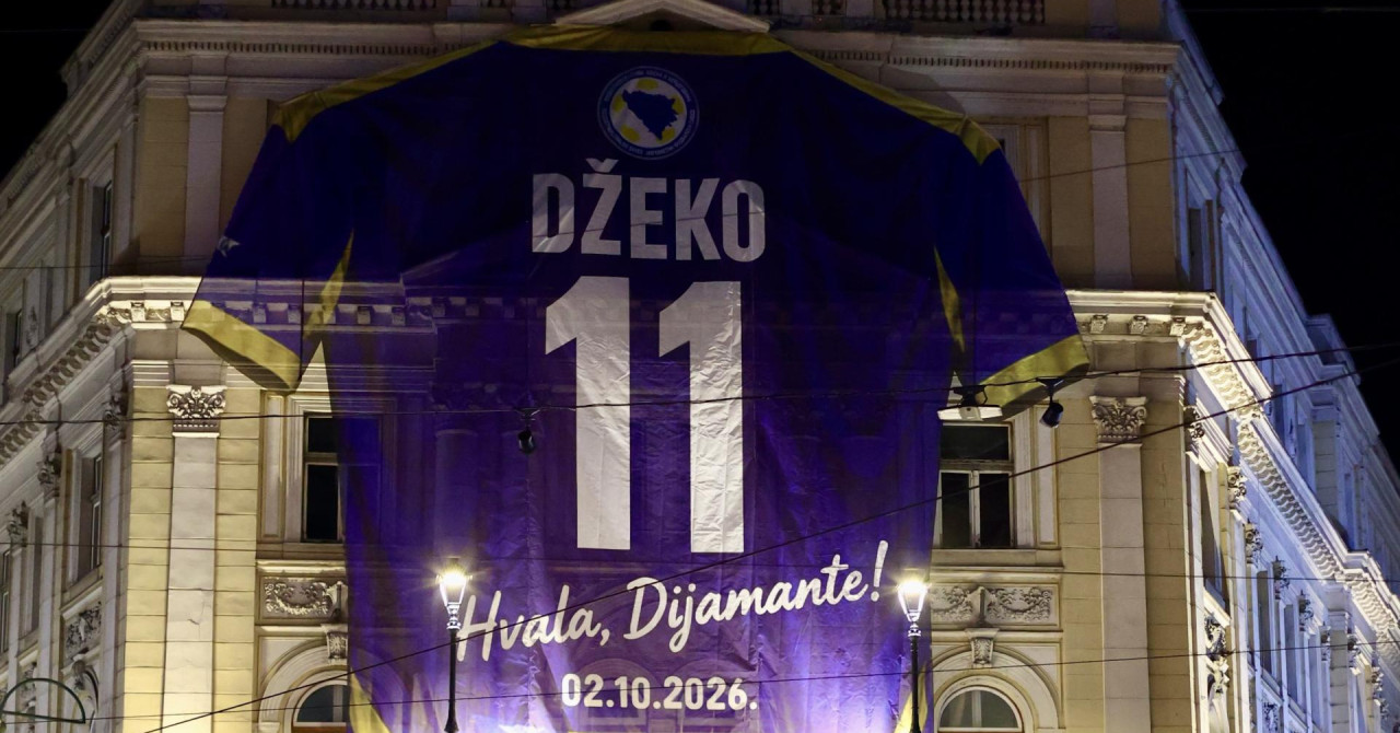 FOTO HVALA, EDINE Veliki dres Džeke zasjao u centru Sarajeva