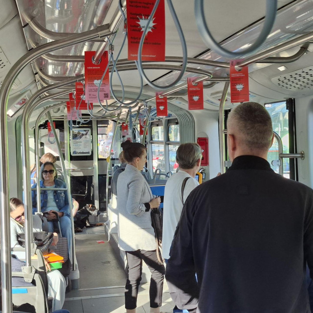 Putnici u tramvaju,linija 13