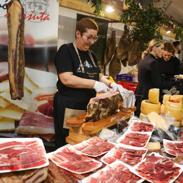 Internacionalni sajam pršuta u Tinjanu, fotografija iz 2024. godine
