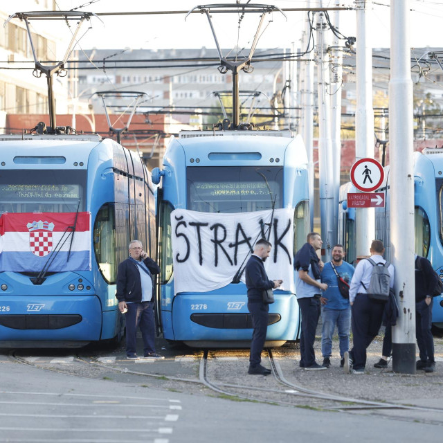 Tramvaji u spremištu na Remizi