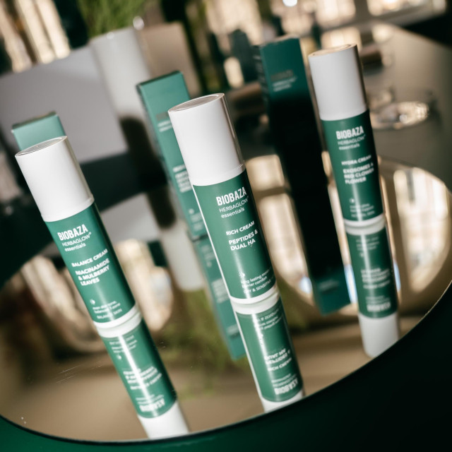 Biobaza Herbaglow Essentials cream studio