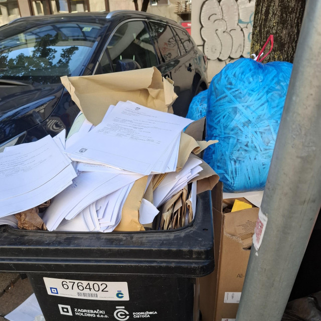 Bunt dokumenata Gradskog ureda za obrazovanje, sport i mlade