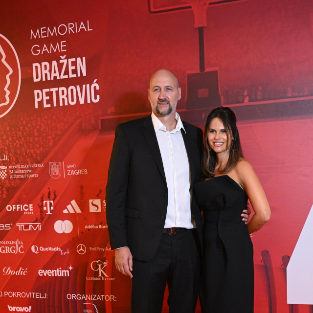 Zagreb, 040924.
Hotel Westin.
Dolazak uzvanika na gala veceru uoci Memorijalne utakmice u sjecanje na Drazena Petrovica.
Na fotografiji: uzvanici, Dino i Viktorija Radja.