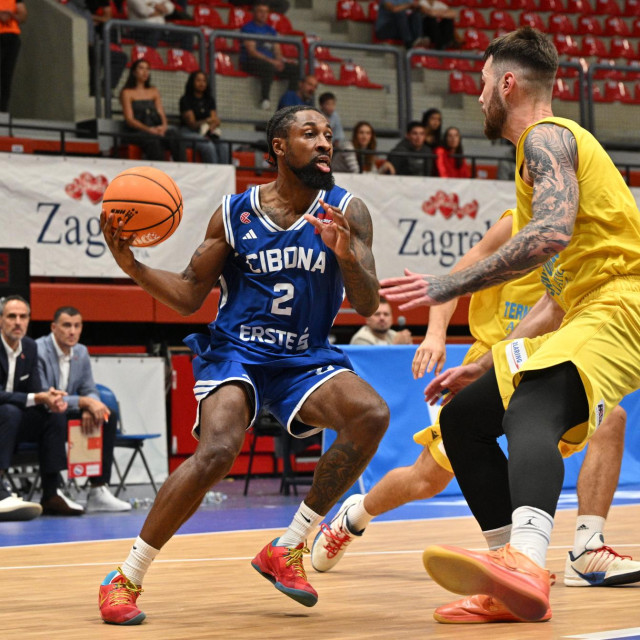 Cibonin playmaker Rickey McGill