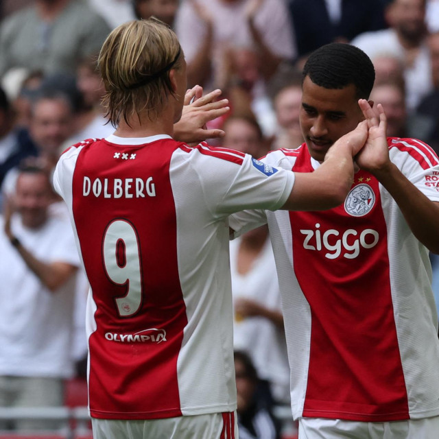 Kasper Dolberg i Abdellah Ouazane u proslavi pogotka