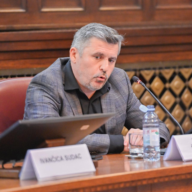 Vedran Šupuković, direktor RK Zagreb i predsjednik Udruženja profesionalnih sportskih klubova, ali ne više i član Vijeća HOO-a
