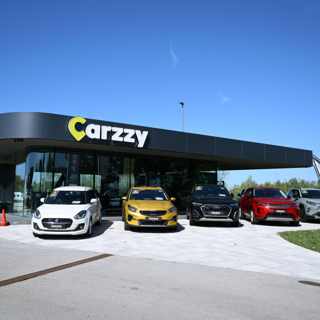 Zagreb, 160926.
Carzzy, salon rabljenih automobila i gospodarskih vozila.